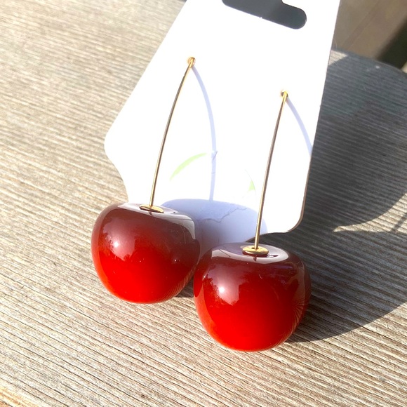 Beautiful cherry drop earrings - Picture 4 of 4